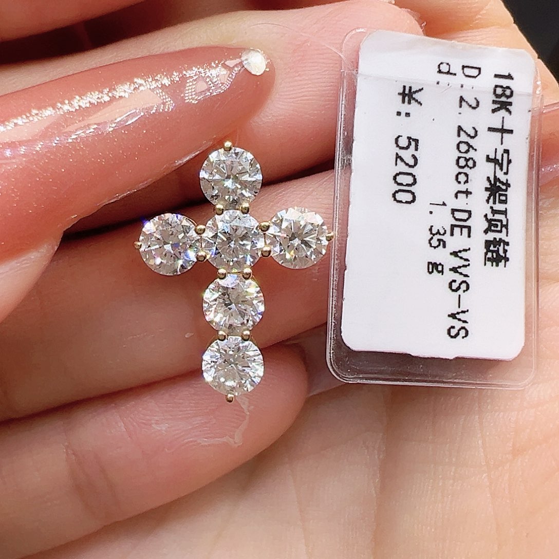吊坠18K金镶嵌实验室培育钻石2.268ct K黄十字架吊坠