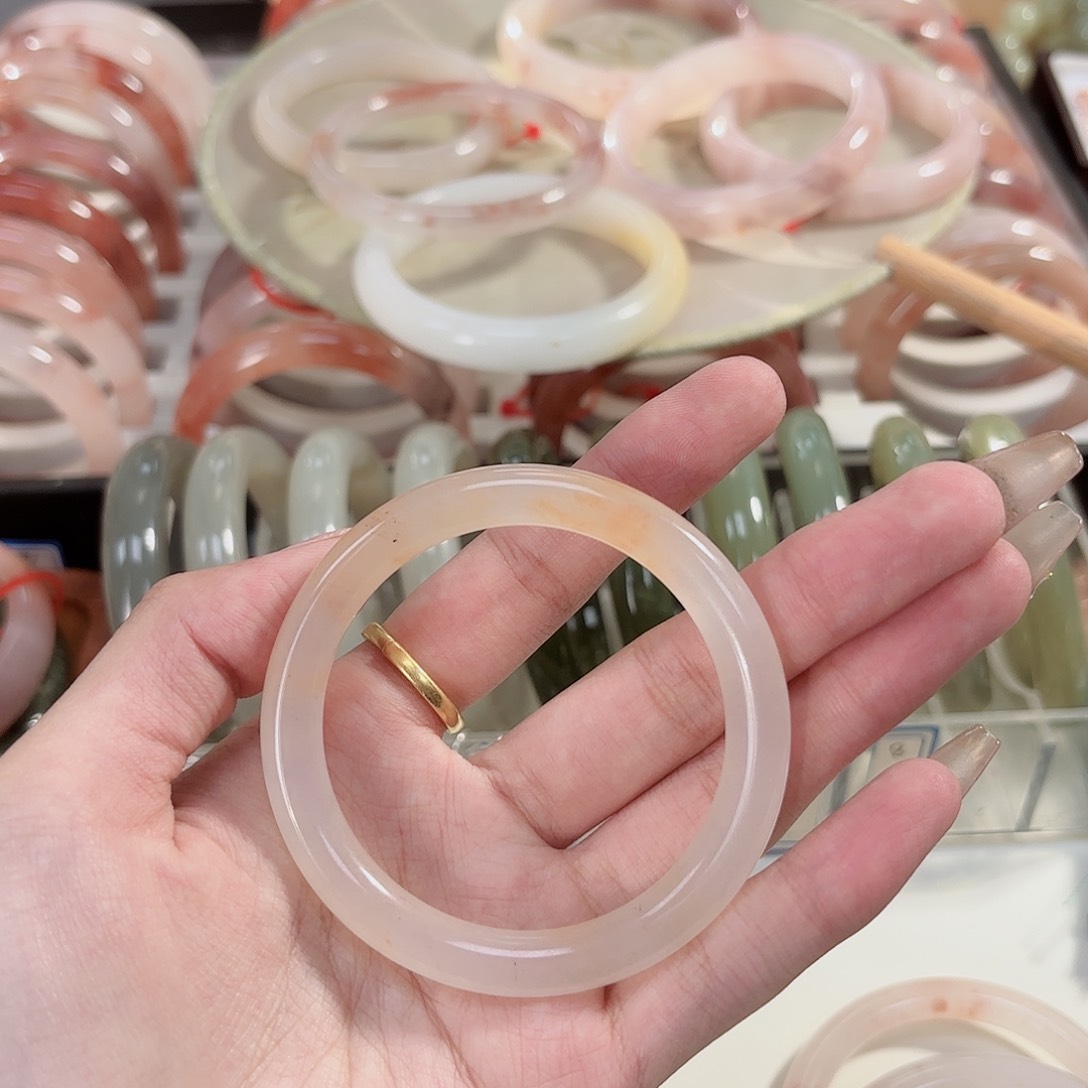 石英质玉手镯未镶嵌霞****活