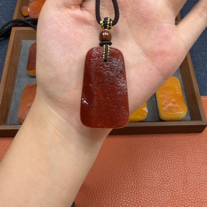 蜜蜡未镶嵌吊坠(赠链)