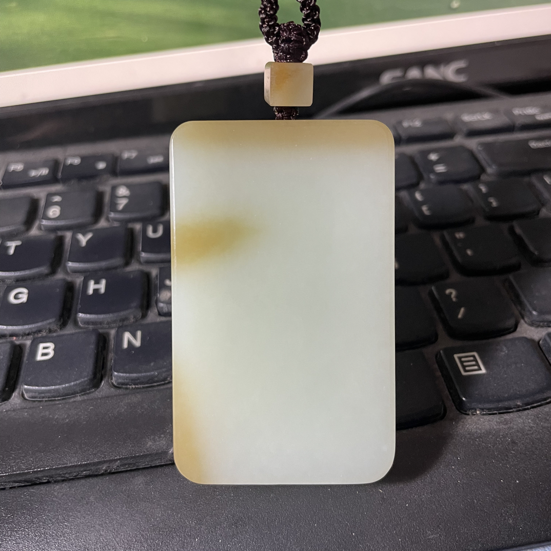 天然新疆和田玉且末糖白鸿运当头平安无事牌吊坠手玩件侨糖色点缀