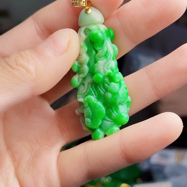 翡翠18K金镶嵌颈饰多样性