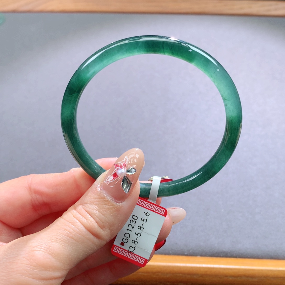 翡翠手镯未镶嵌天然翡翠手镯叮当镯