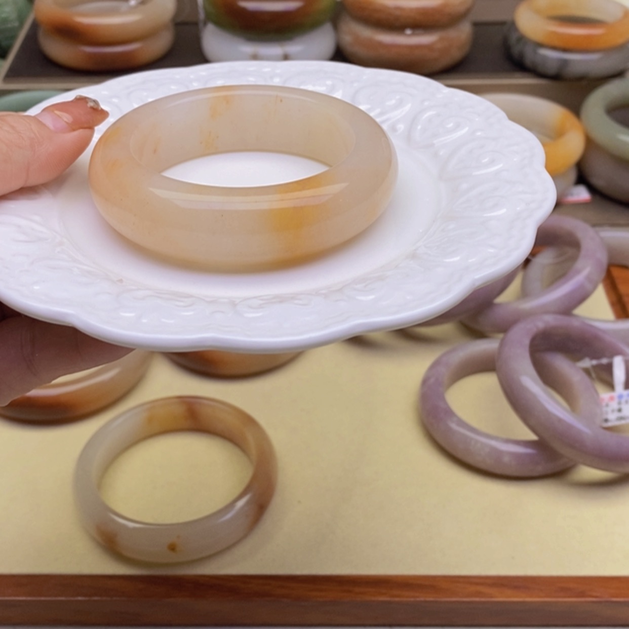 【闪购商品】石英质玉手镯未镶嵌