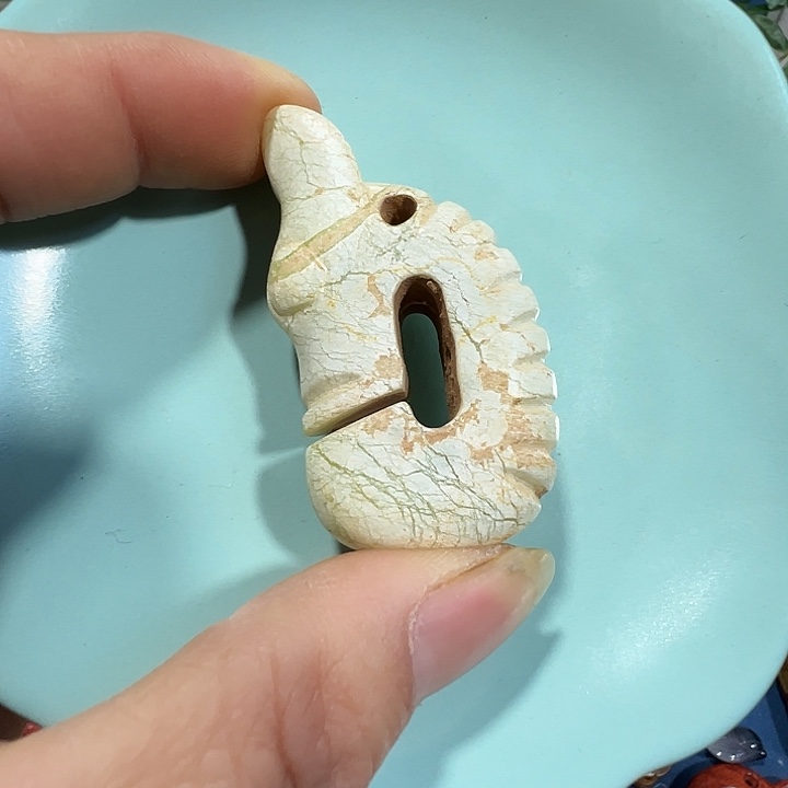 透闪石质玉未镶嵌挂件