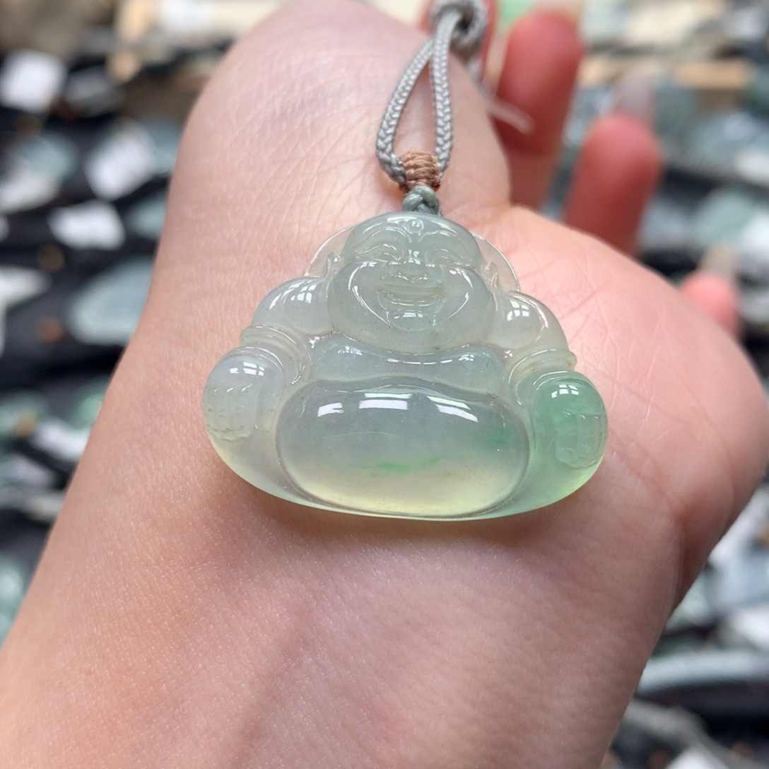 翡翠颈饰未镶嵌佛公