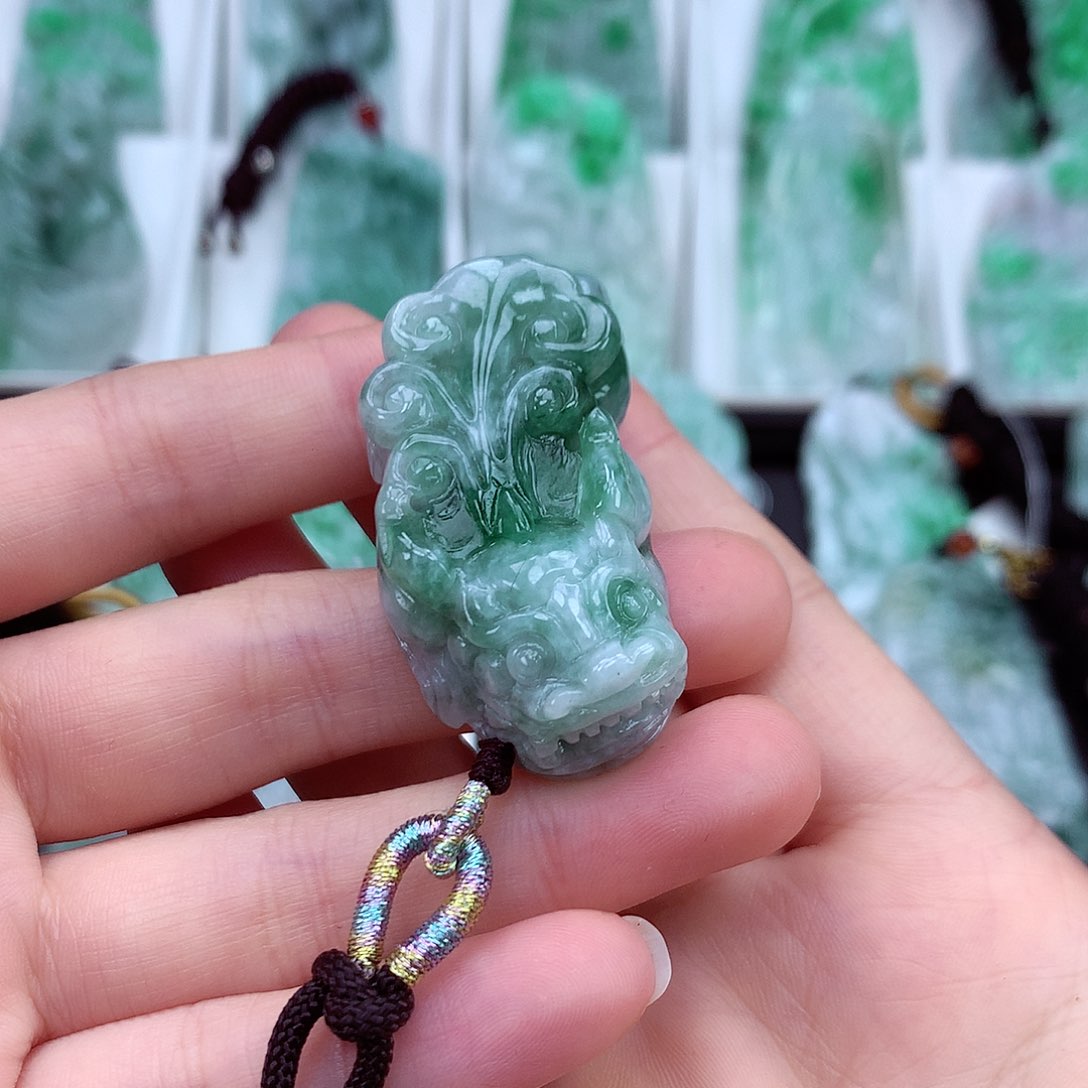 翡翠颈饰未镶嵌翡翠吊坠