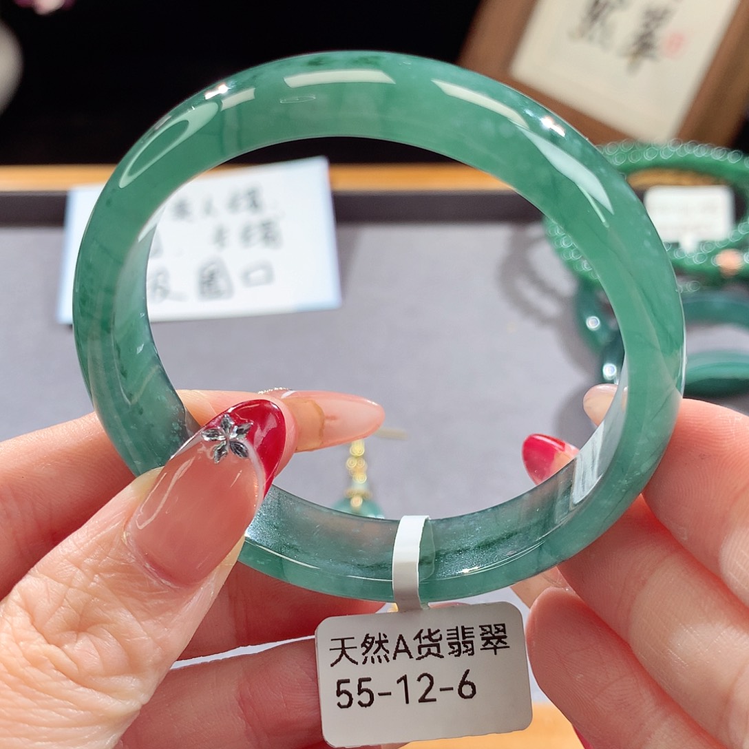 翡翠手镯（圆镯）未镶嵌
