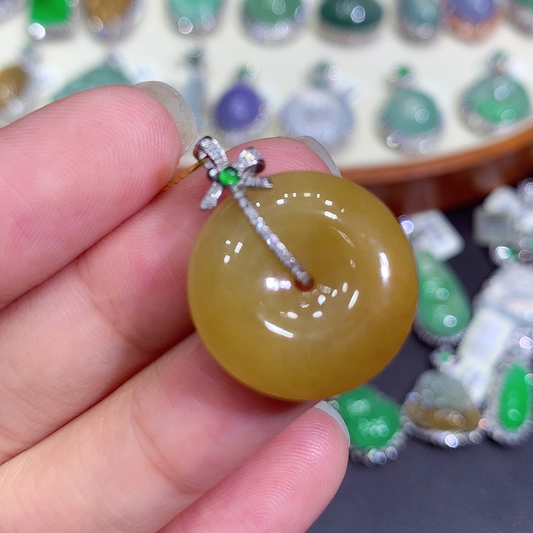 翡翠吊坠(不含链)18K金镶嵌