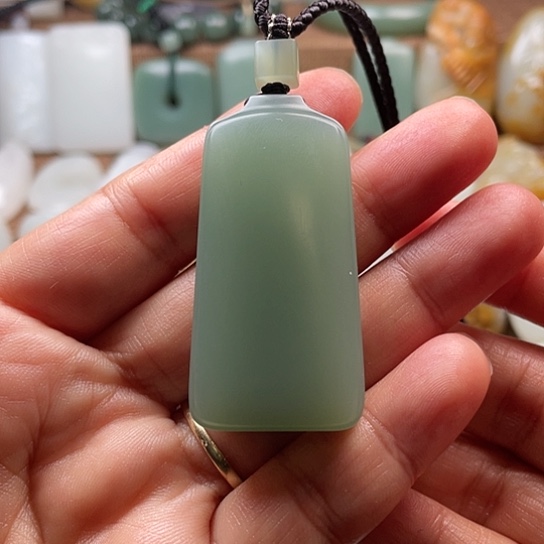 和田玉（碧玉）颈饰未镶嵌佛**生