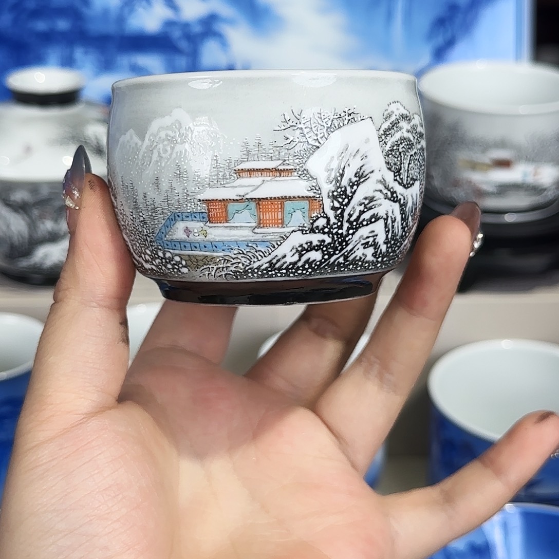 粉彩雪景山水杯杯