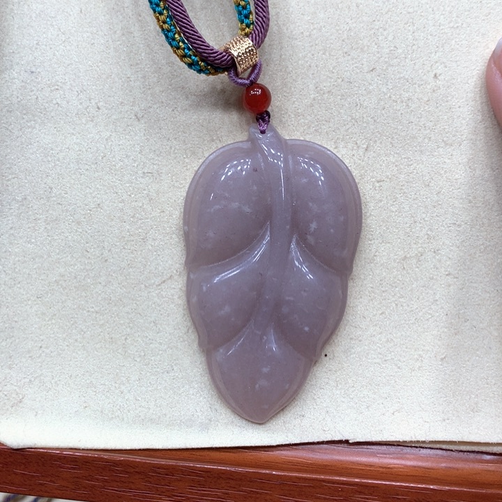 石英质玉颈饰合金