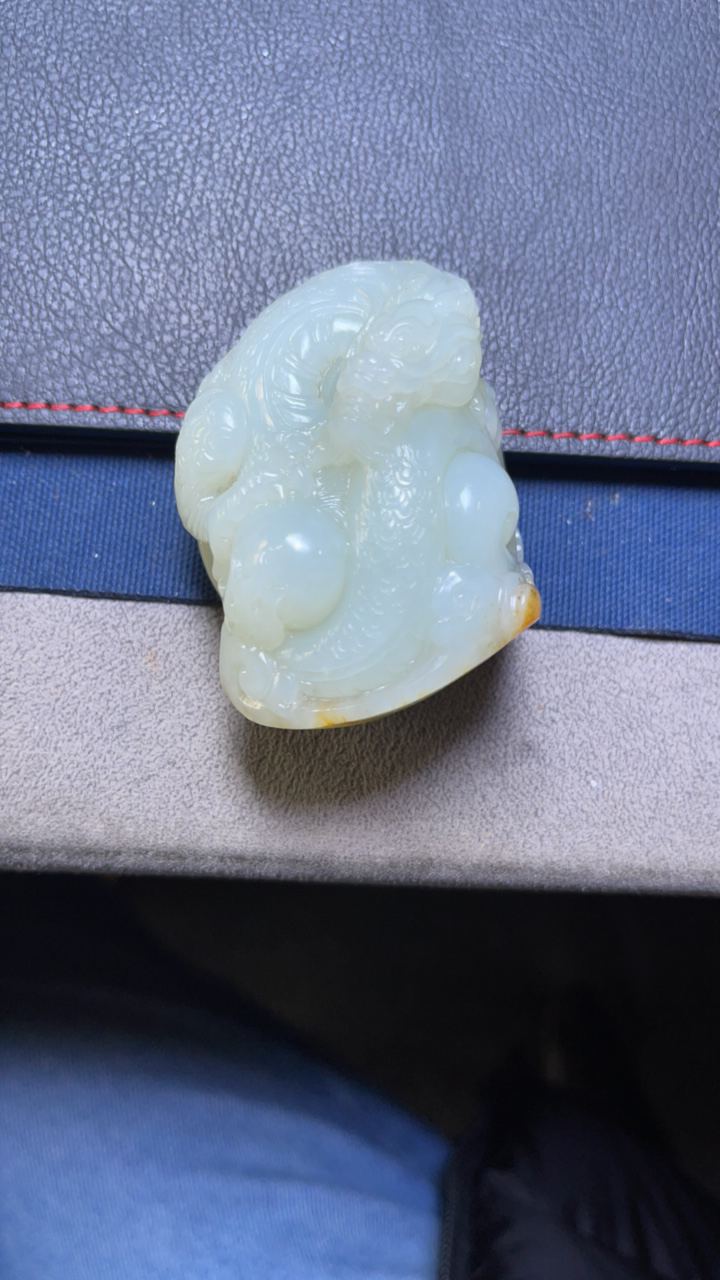 新疆和田玉！神龙护主，146克手把件，