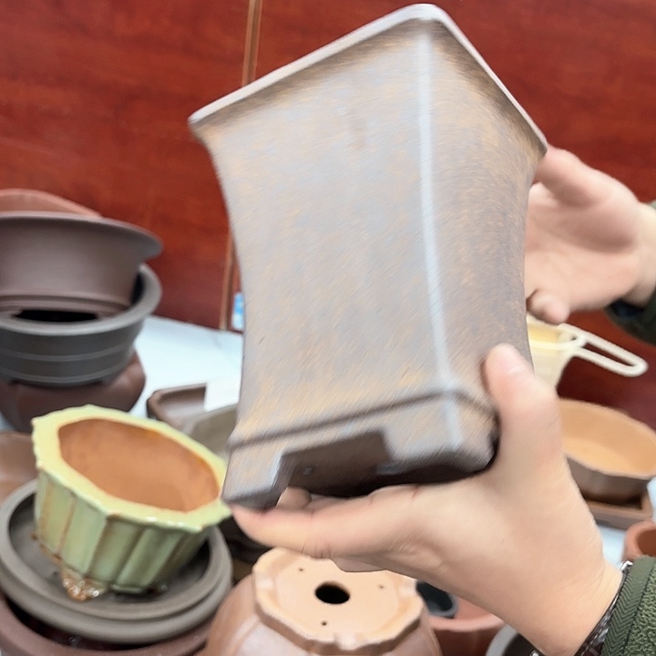 紫砂花盆紫砂的颜色很漂亮