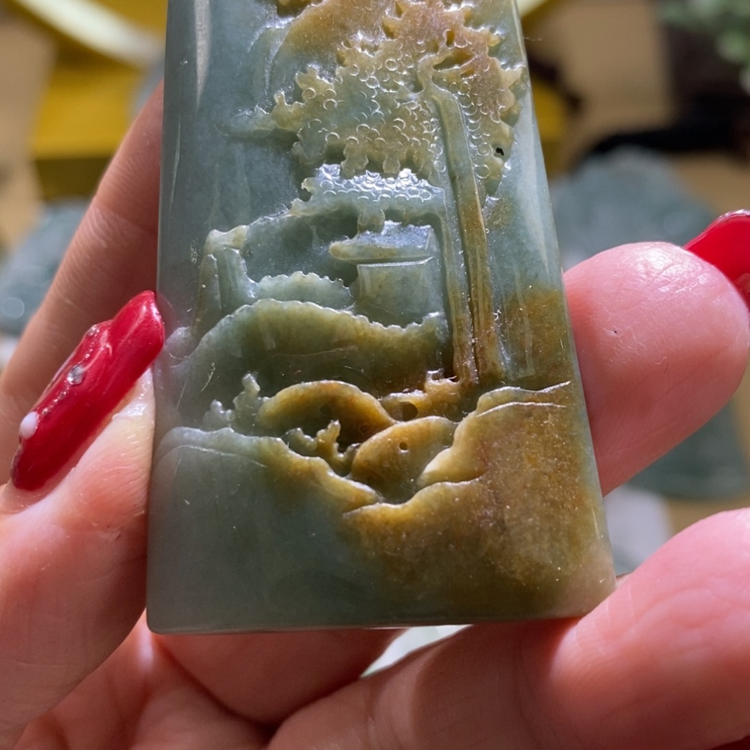 【闪购商品】翡翠颈饰未镶嵌山水