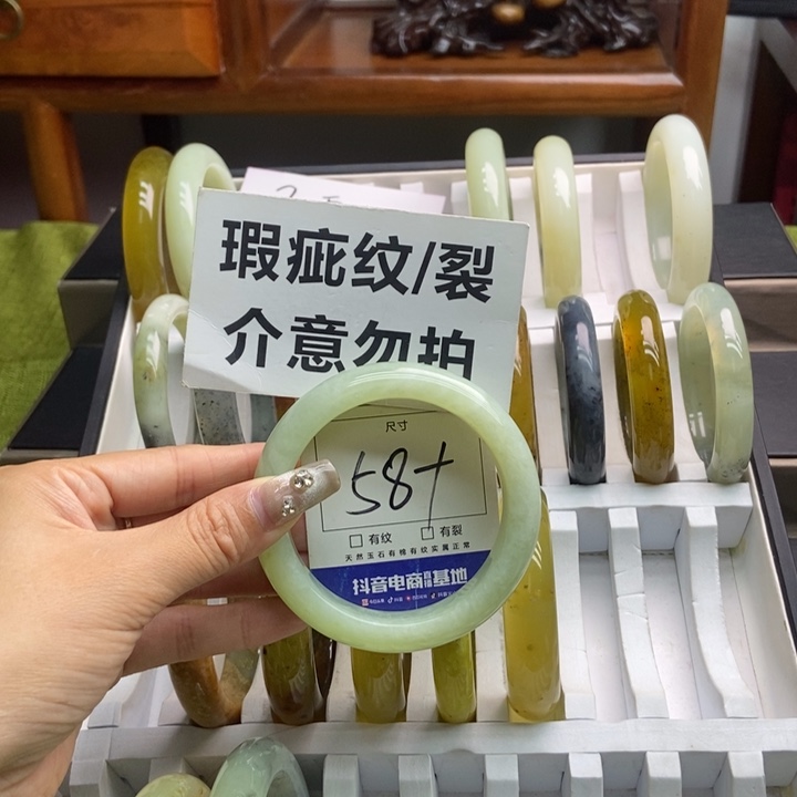 蛇纹石玉手镯未镶嵌613