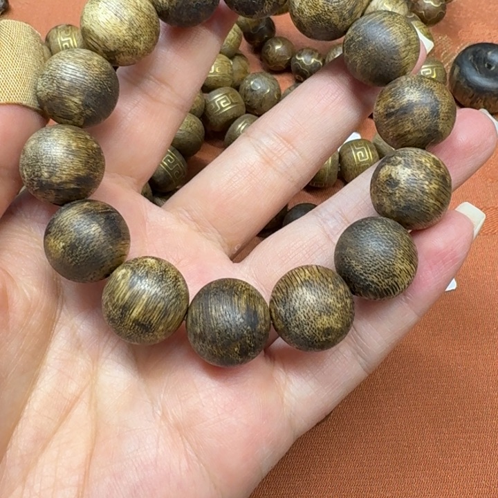 大叶紫檀（黑酸枝木类）