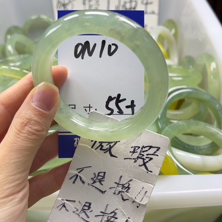 岫玉未镶嵌手镯手镯