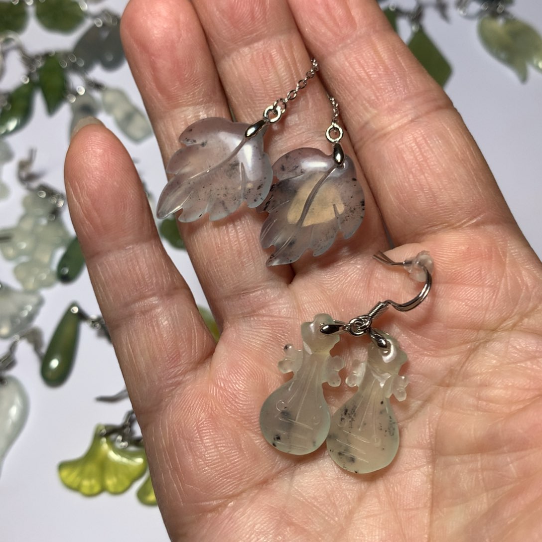 蛇纹石玉耳环未镶嵌