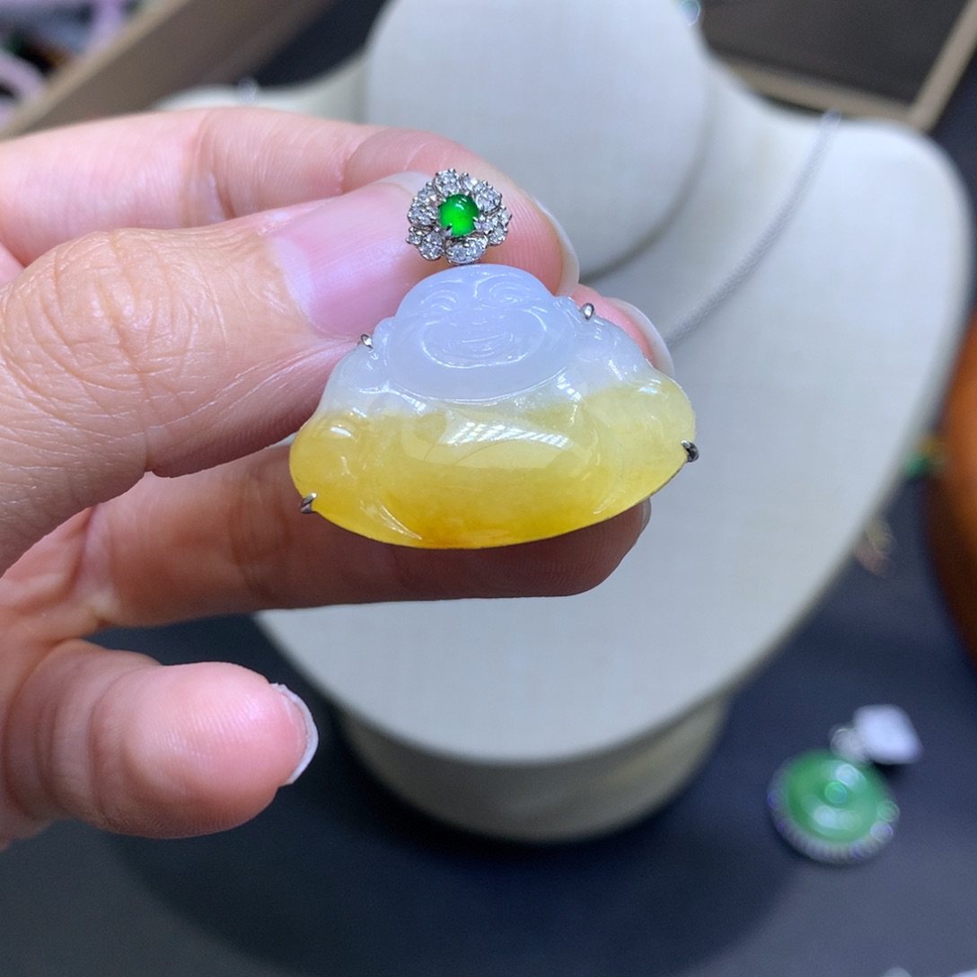 颈饰18K金镶嵌翡翠