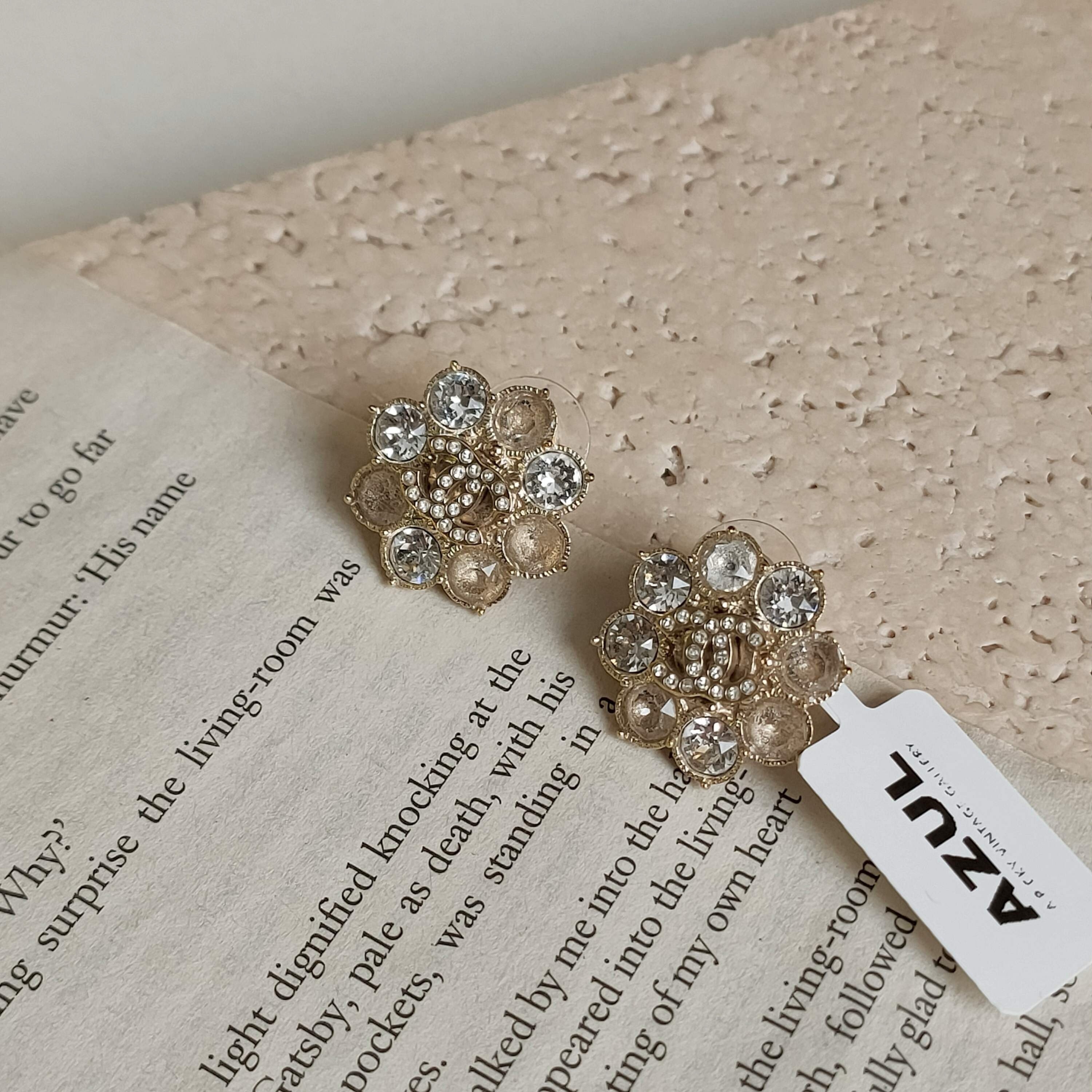 95新 Chanel/香奈儿 Azul - 浅金色巴洛克风花朵水钻双C耳钉38635