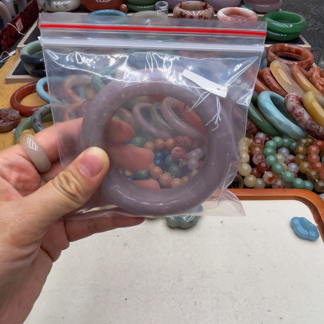 余***心石英质玉未镶嵌圈口齐全