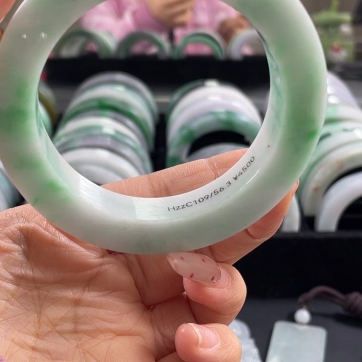 定制翡翠未镶嵌手镯