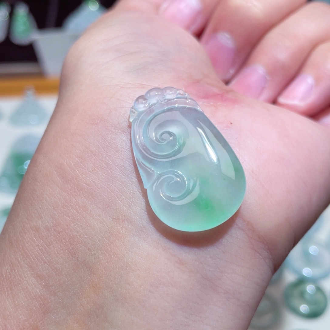 颈饰未镶嵌翡翠如意