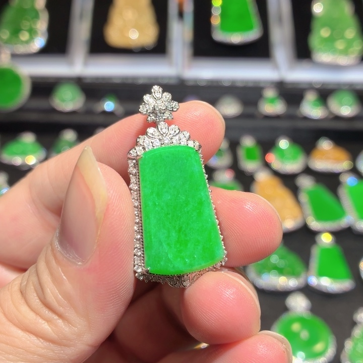 翡翠18K金镶嵌吊坠(不含链)