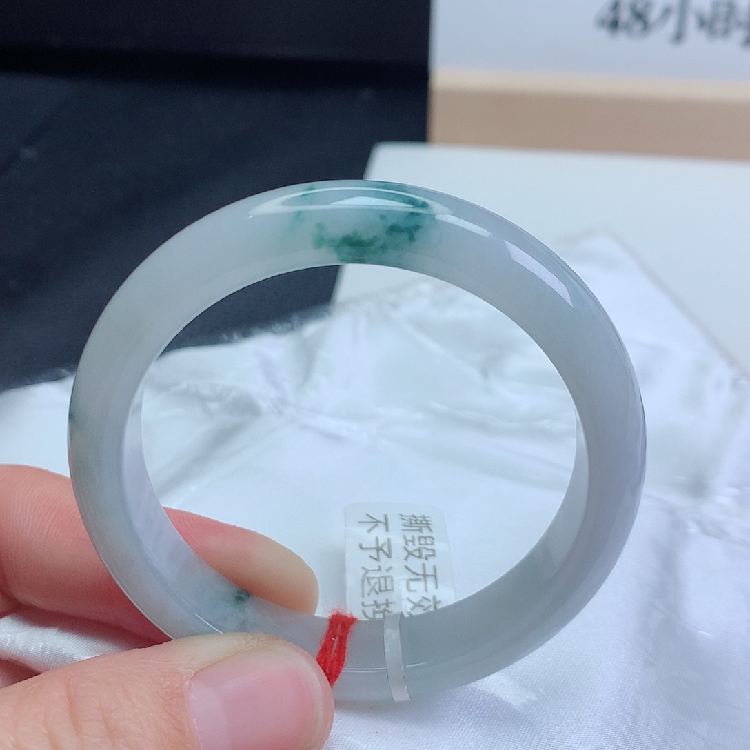 翡翠手镯未镶嵌52圈口