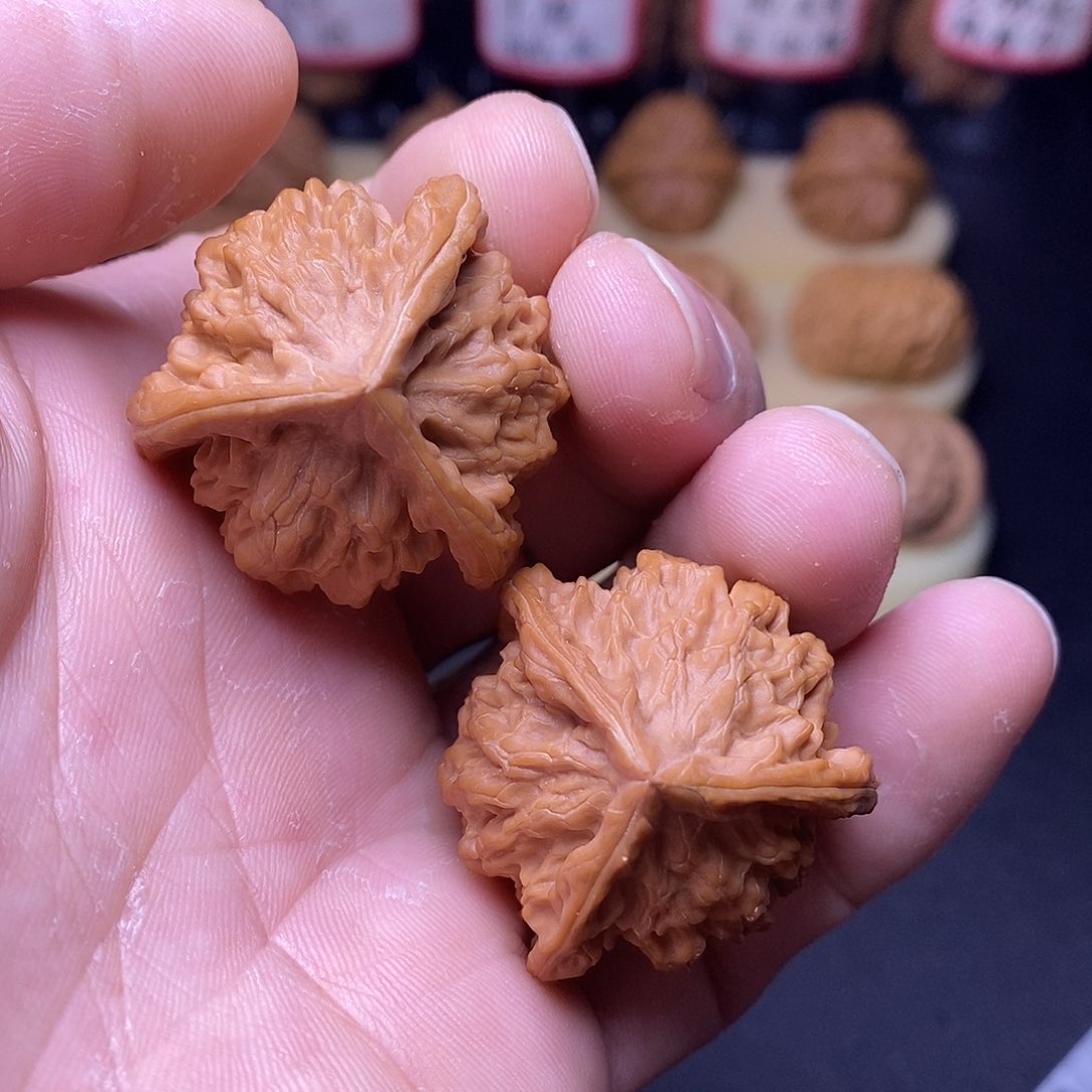 文玩核桃吊坠35盘山三棱