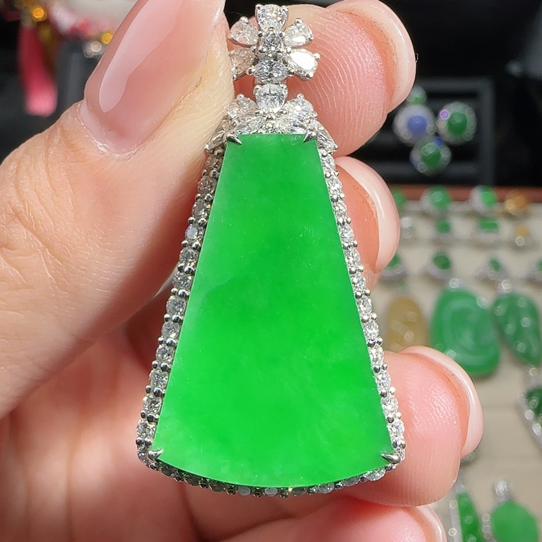 翡翠吊坠(不含链)18K金镶嵌