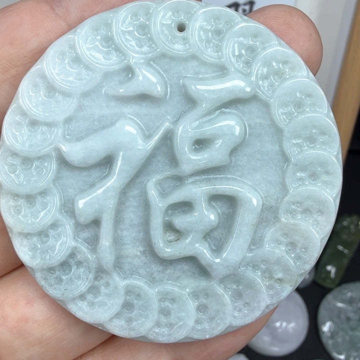 翡翠挂件未镶嵌翡翠