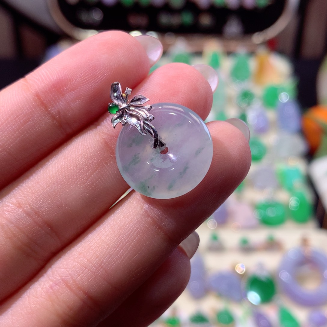 翡翠颈饰18K金镶嵌翡翠