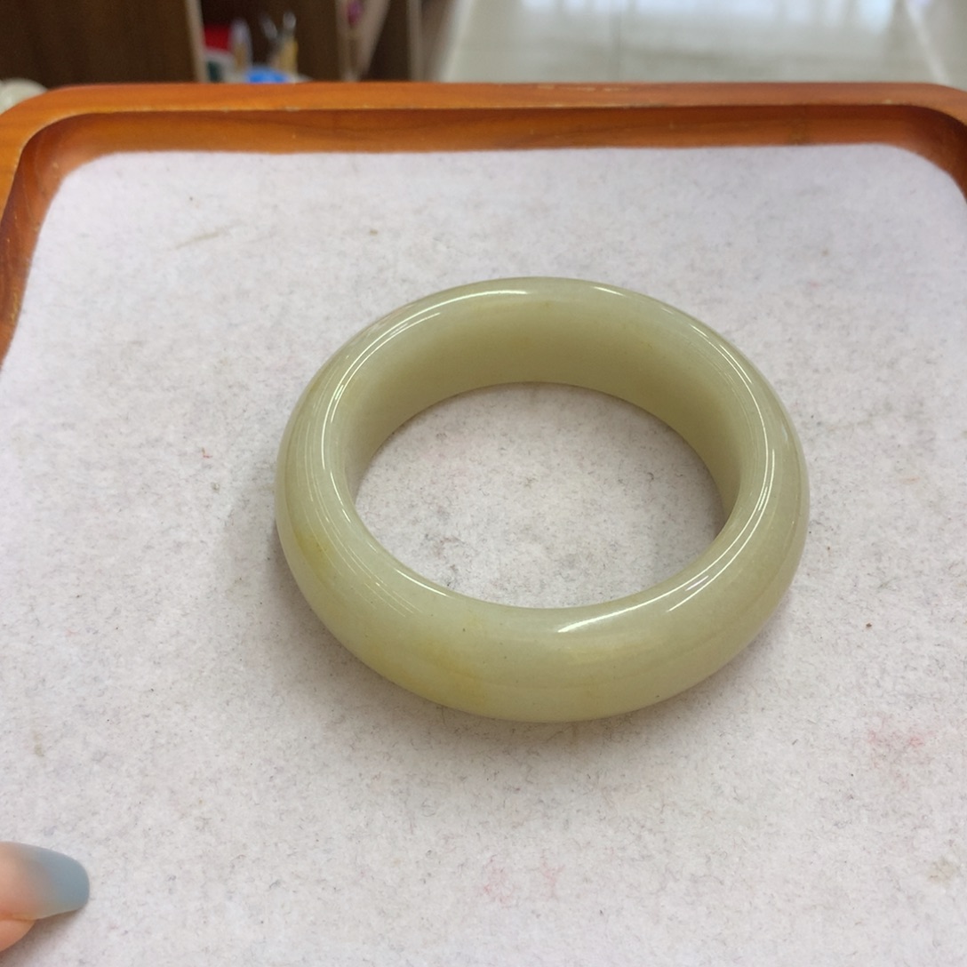 石英质玉未镶嵌手镯