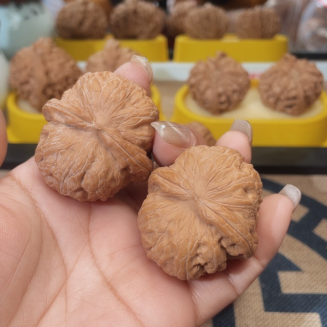 吊坠文玩核桃H****界元宝42尺84号