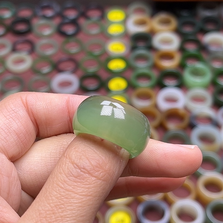 和田玉戒指未镶嵌17.4 冰底宽猫