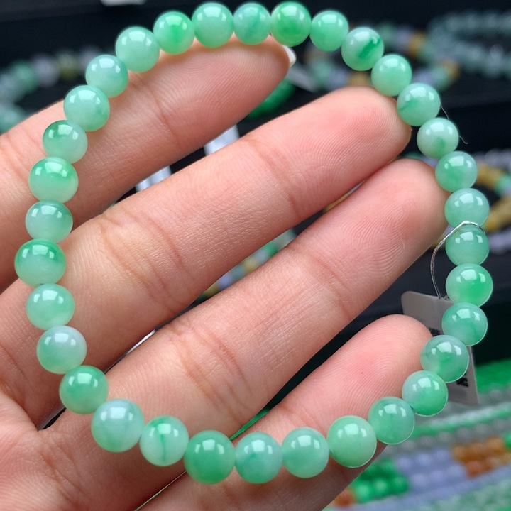 翡翠手镯未镶嵌卡