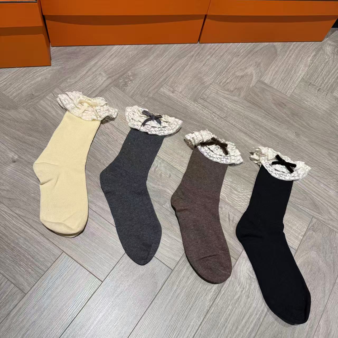 wyd小樱桃 重工蕾丝花边丝绒蝴蝶结竖条纹短袜