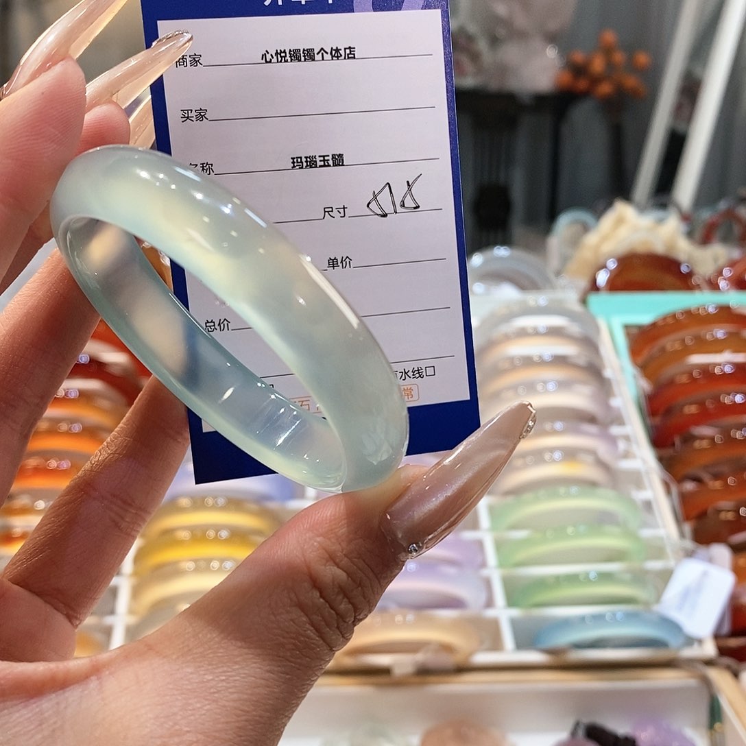 玛瑙/玉髓手镯未镶嵌