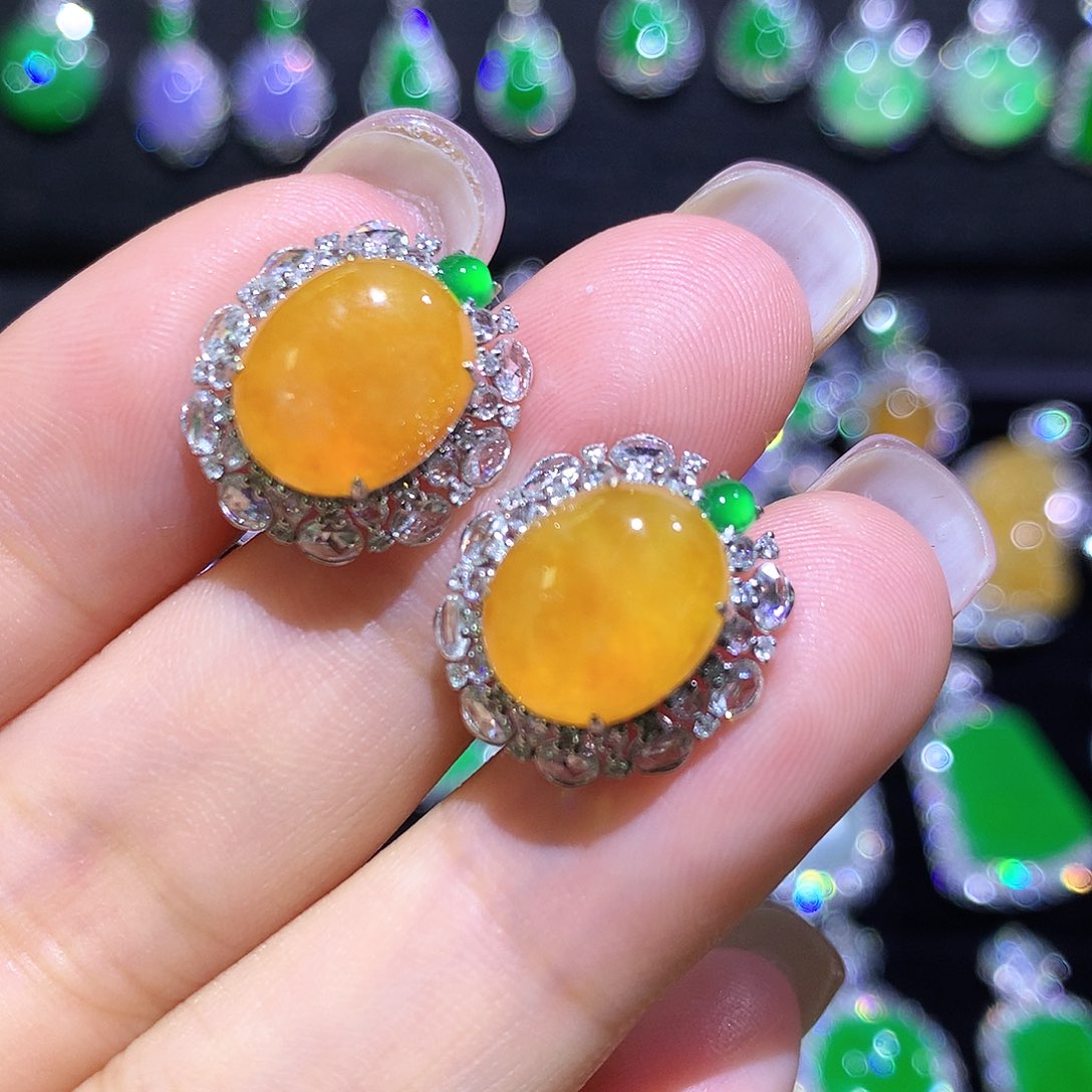 翡翠18K金镶嵌耳饰高冰黄翡蛋面