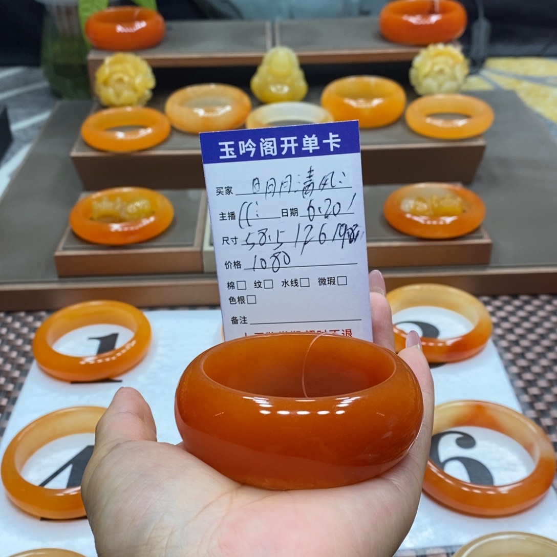 *****石英质玉手镯未镶嵌