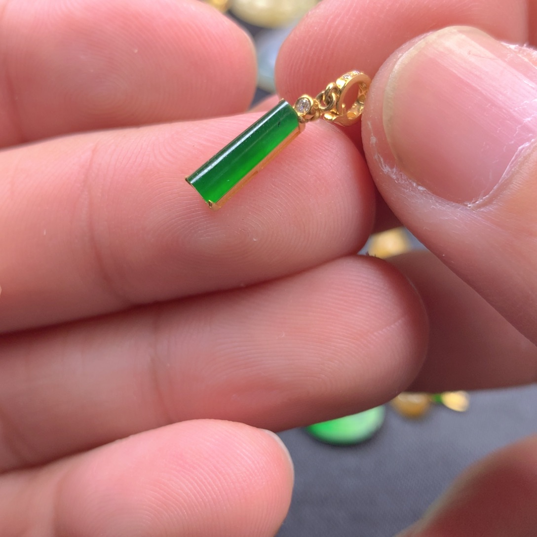 【闪购商品】颈饰18K金镶嵌翡翠翡翠