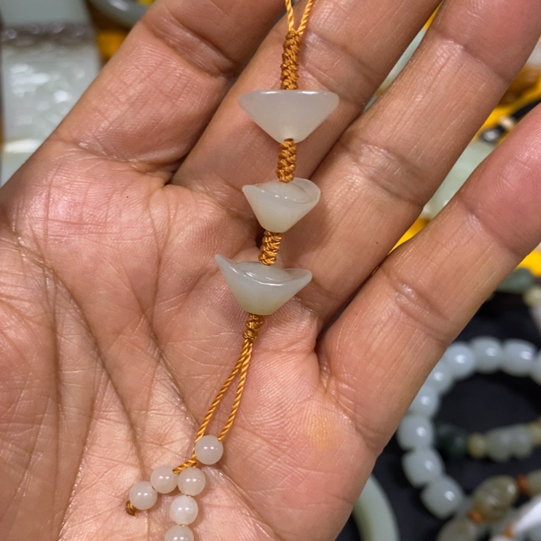 和田玉（糖玉）未镶嵌颈饰