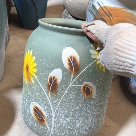 罐默认微瑕，有孔编号13-211