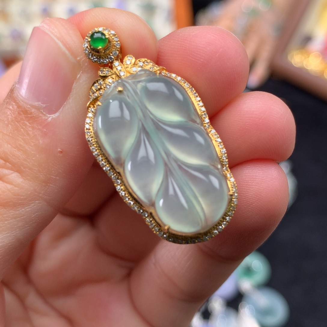 吊坠(不含链)18K金镶嵌翡翠