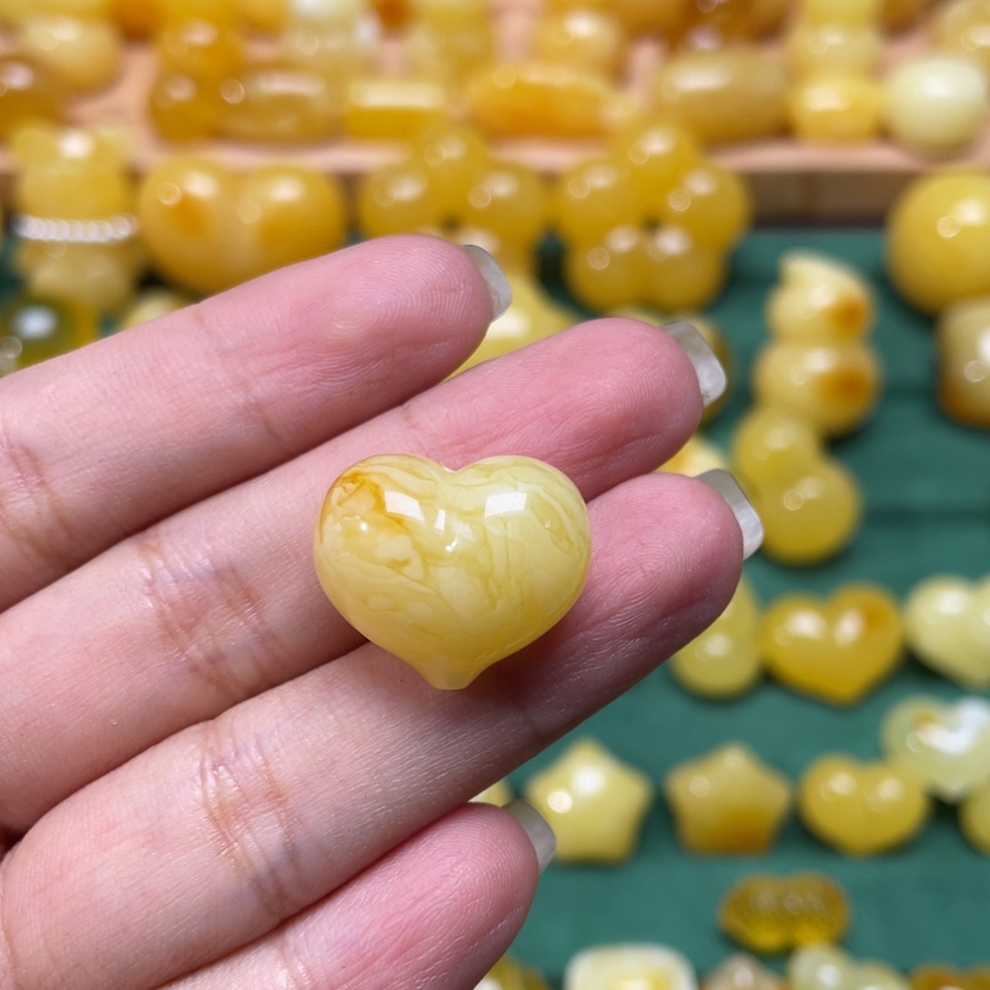 兔***安琥珀未镶嵌珠宝奇石