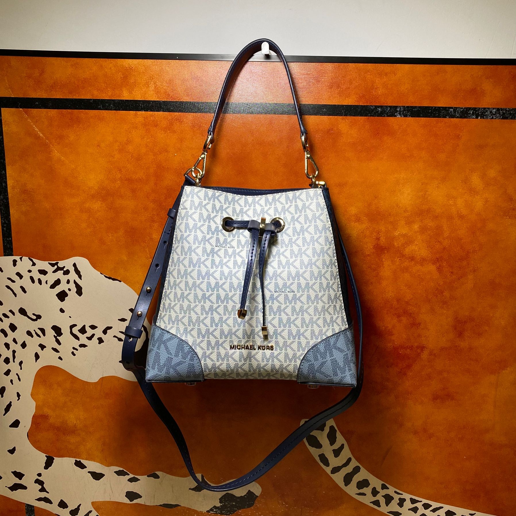 95新 MICHAELKORS/迈克高仕 16730斜挎包