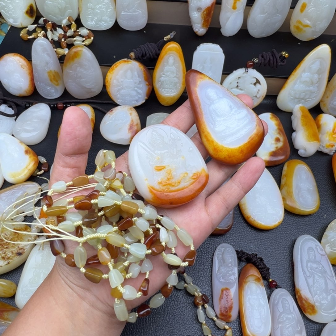 *****和田玉未镶嵌颈饰