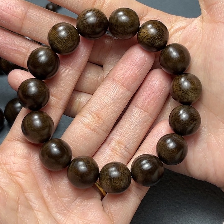 沉香手串白棋玉化