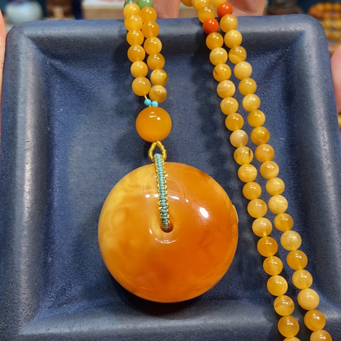 琥珀颈饰未镶嵌蜜蜡